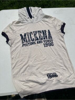 Roots Cream Short Sleeve Hoodie with Navy Accents